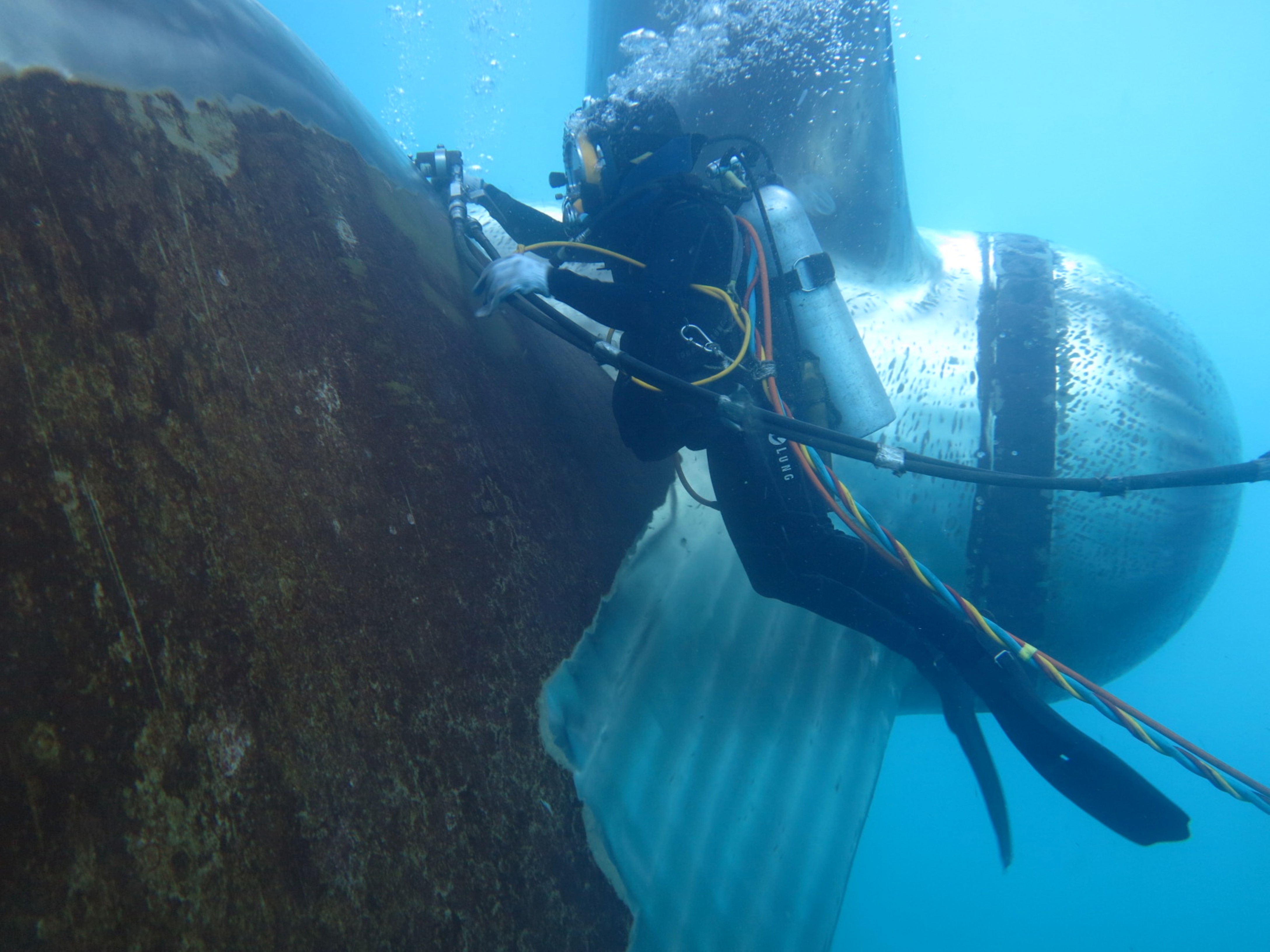 Propellor-polishing-photo-by-AME (2018_10_08 13_33_54 UTC).jpg